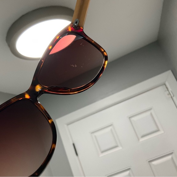 Ivanka Trump sunglasses main image 3